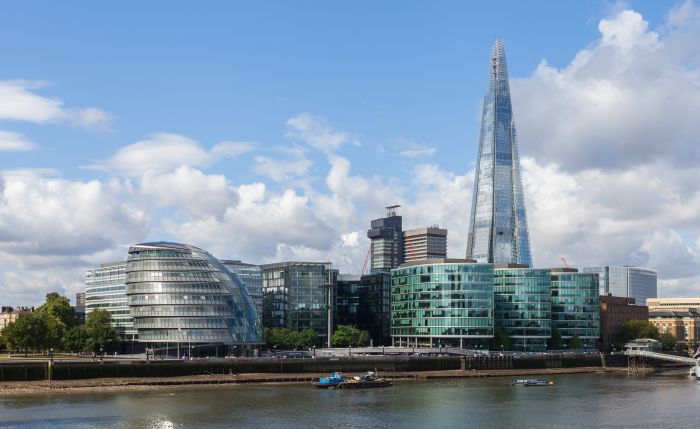 Ayuntamiento_y_Shard,_Londres,_Inglaterra,_2014-08-11,_DD_076