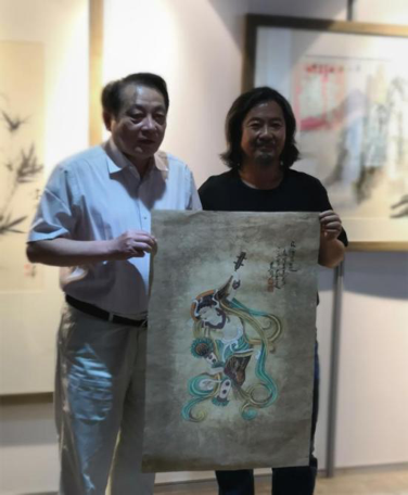 中国国家博物馆原副馆长张威现场收藏黄有为作品一幅